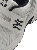 TRACK RUNNER
